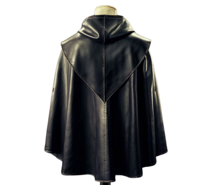 The Wanderer of the Wilds – Handmade Black Leather Medieval Hooded Cloak, Assassin & Ranger Costume, Rogue Outfit, LARP, Fantasy Cosplay